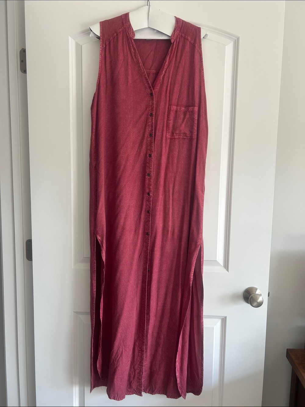 Sleeveless Button-Front Maxi Dress in Wine M